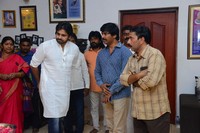Pawan Kalyan Pays Homage To Vijaya Nirmala